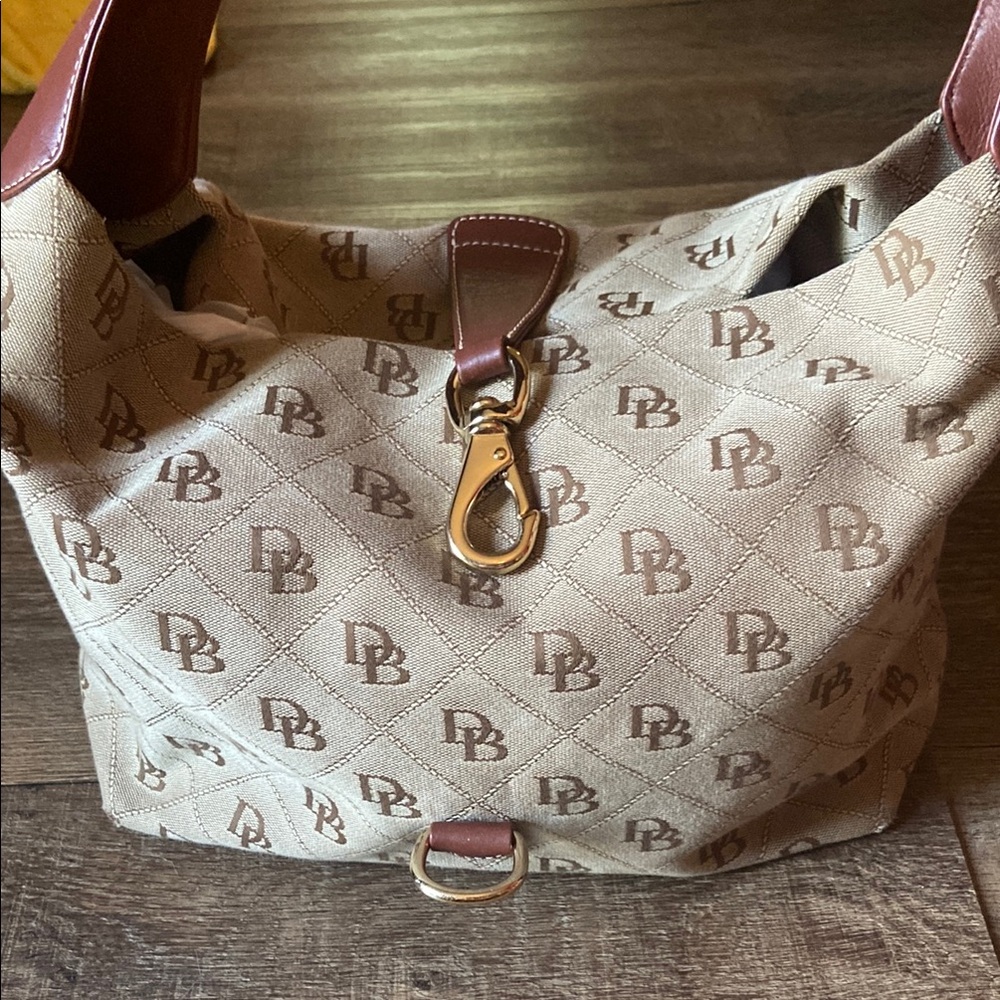 Dooney & Bourke Brown Hobo Bag with Classic Elegance